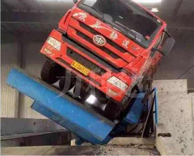 側(cè)翻式液壓卸車機